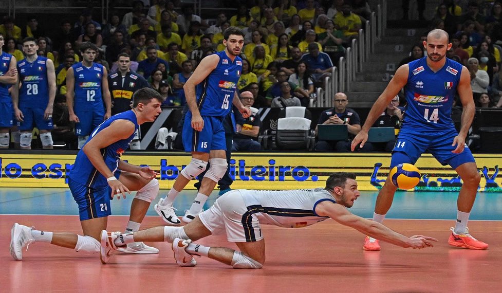 Fungsi libero voli dalam menjaga pertahanan lini belakang